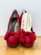 Load image into Gallery viewer, Suede Platform Bow Pumps
