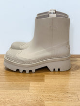 Load image into Gallery viewer, Rubber Rain Boots
