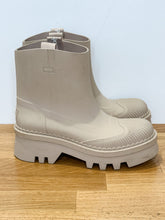 Load image into Gallery viewer, Rubber Rain Boots
