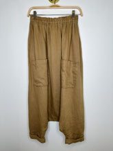 Load image into Gallery viewer, Linen Harem Pants
