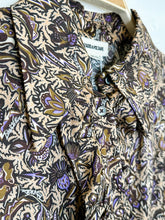 Load image into Gallery viewer, Floral Button Front Blouse
